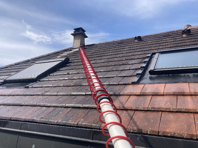 Nacelle pour nettoyer la toiture et les velux